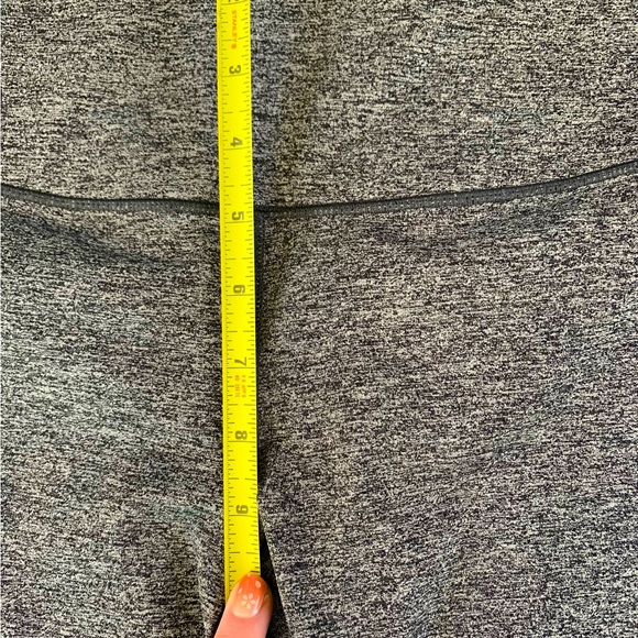 Victoria’s Secret Knockout capri leggings - Picture 7 of 8